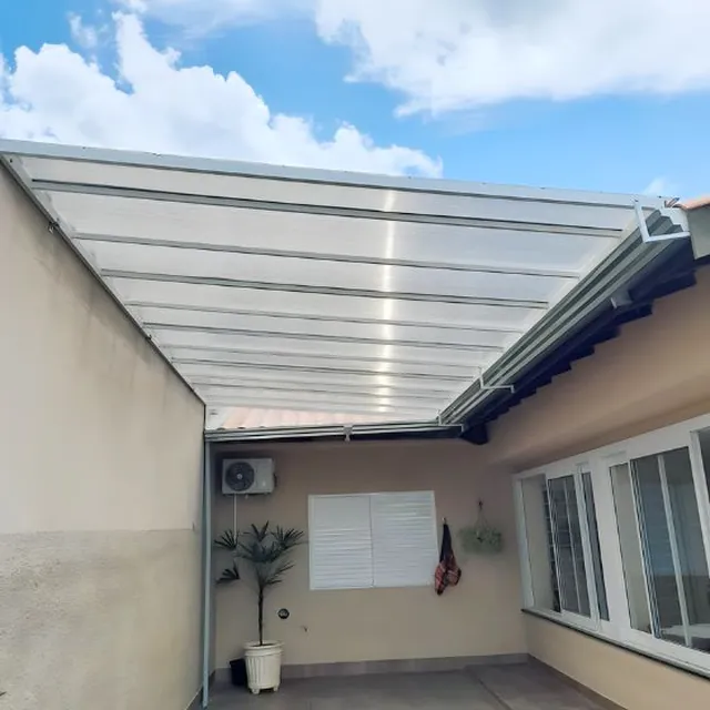 Cobertura Fixa de Policarbonato Alveolar — referência visual da família de produtos