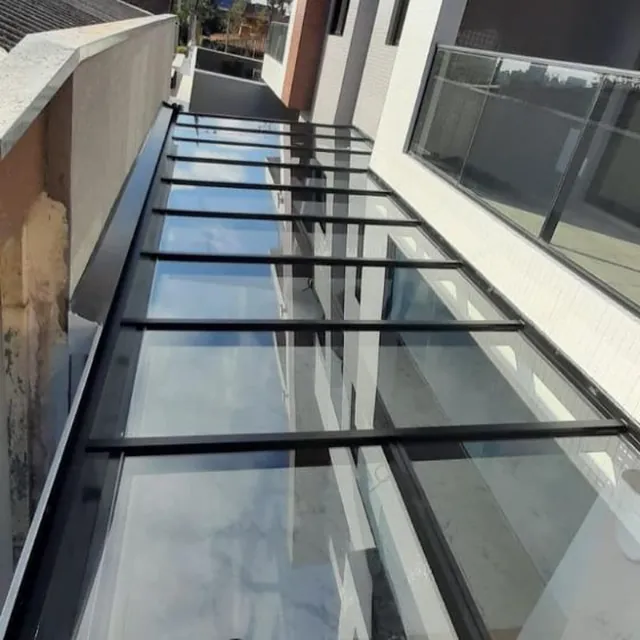 Cobertura Fixa de Policarbonato Compacto — referência visual da família de produtos